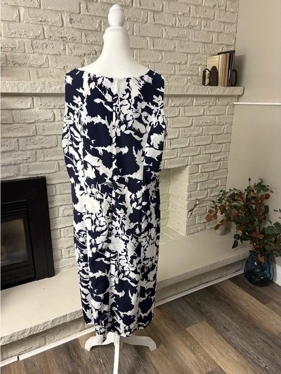 Woman’s  Plus Navy White Floral Popover Maxi Dress - Large (18/20) - Picture 2 of 5
